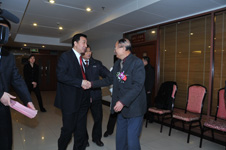 時任國家質(zhì)檢總局局長王勇(左一)親切接見時任中國質(zhì)量檢驗協(xié)會會長李保國(右一)