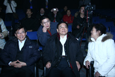 中國質(zhì)量檢驗協(xié)會秘書長助理張明(左二)陪同國家質(zhì)檢總局副局長劉平均(左三)、時任質(zhì)量管理司司長孫波(左一)、時任辦公廳副主任朱守鈞(右一)觀看“全國質(zhì)量知識競賽”決賽的彩排活動