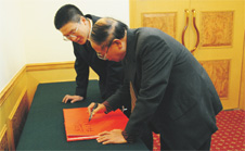 時任中國質(zhì)量檢驗協(xié)會會長李保國現(xiàn)場題詞:熱烈祝賀第十六屆中國質(zhì)量高層論壇圓滿成功!