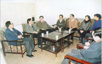 時任國家質(zhì)量技術(shù)監(jiān)督局局長李傳卿、時任國家質(zhì)量技術(shù)監(jiān)督局副局長朱明暹聽取協(xié)會部分負(fù)責(zé)人匯報工作